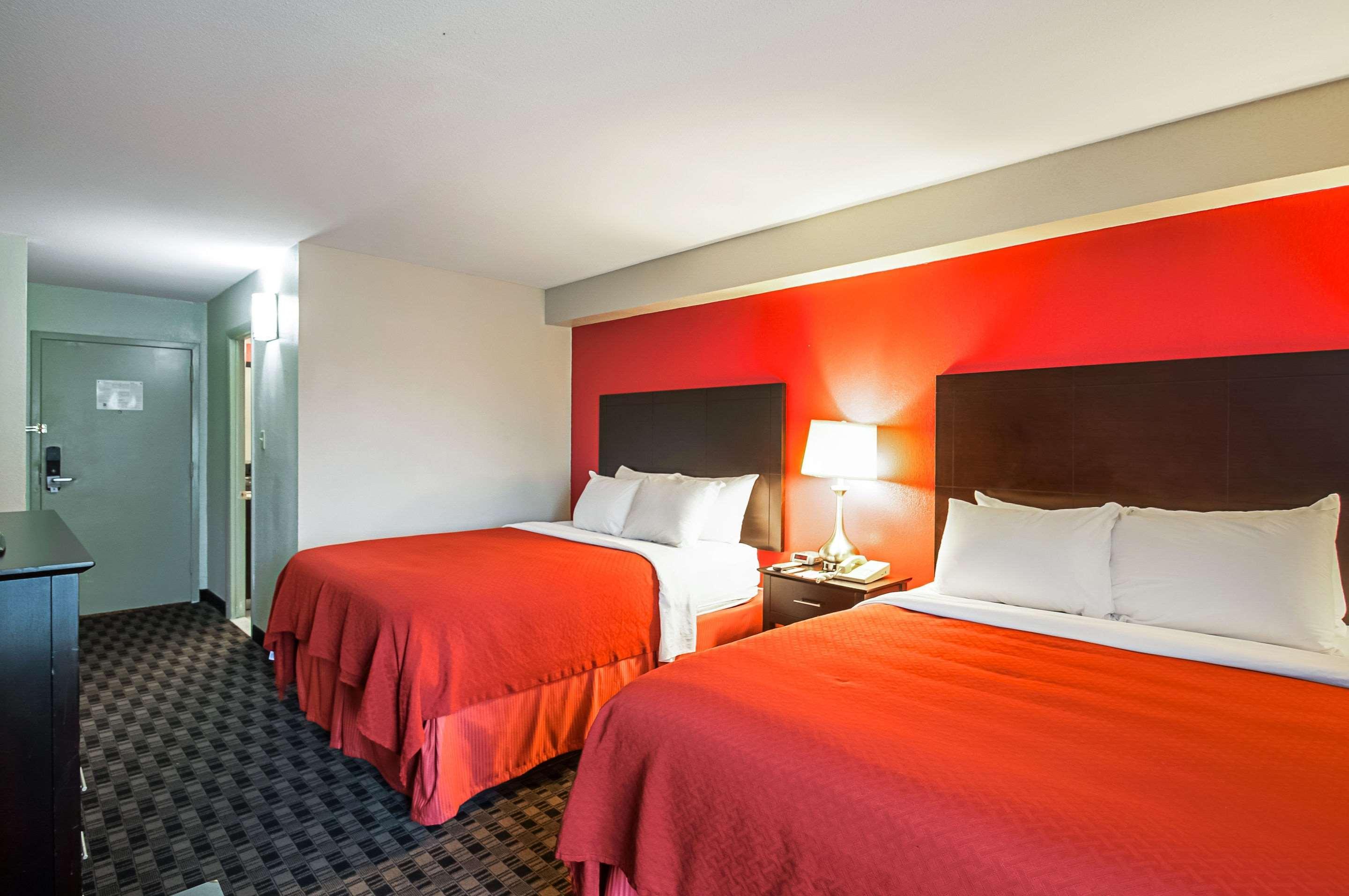 Quality Inn Near Potomac Mills Вудбридж Екстер'єр фото