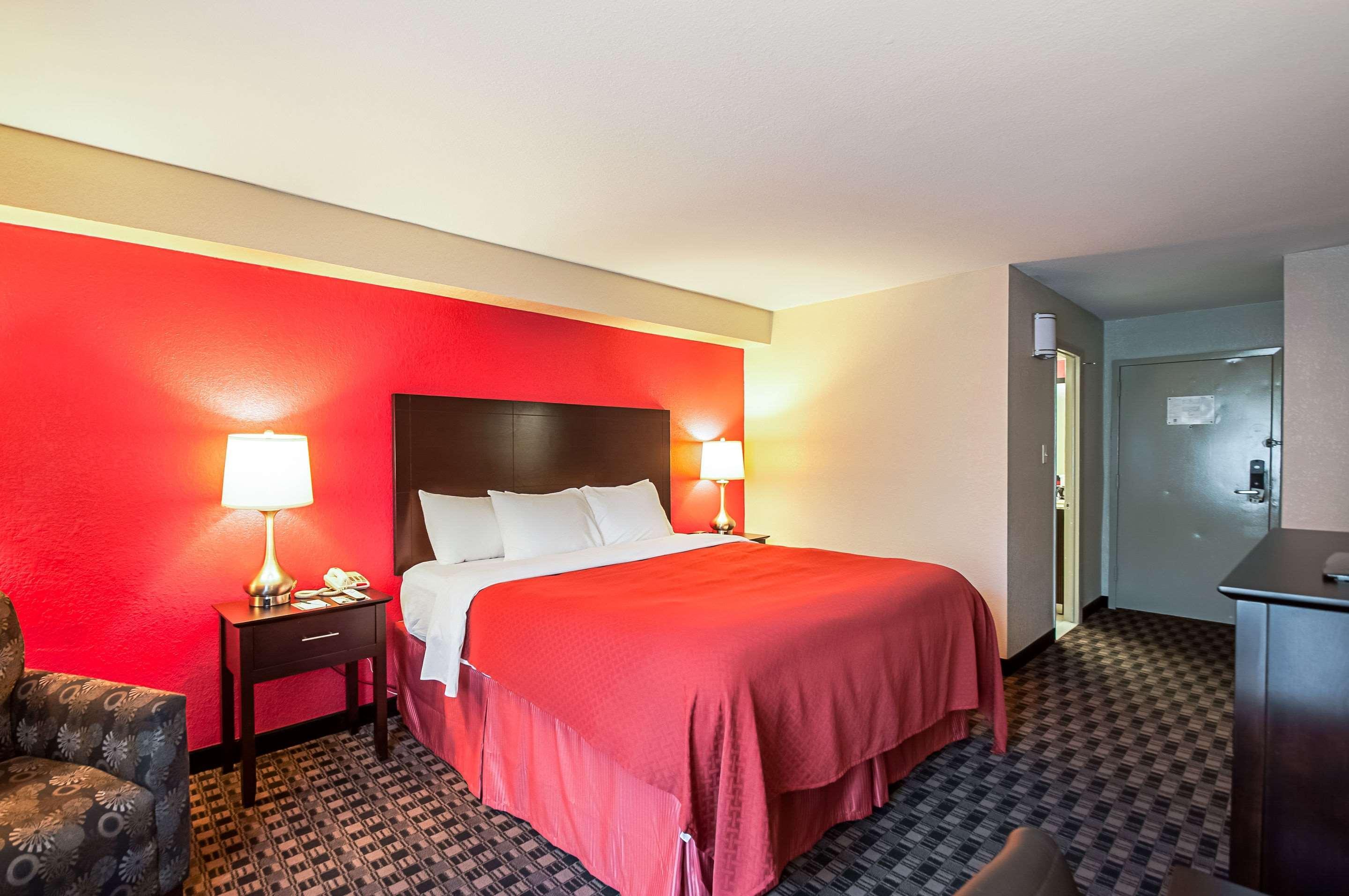 Quality Inn Near Potomac Mills Вудбридж Екстер'єр фото