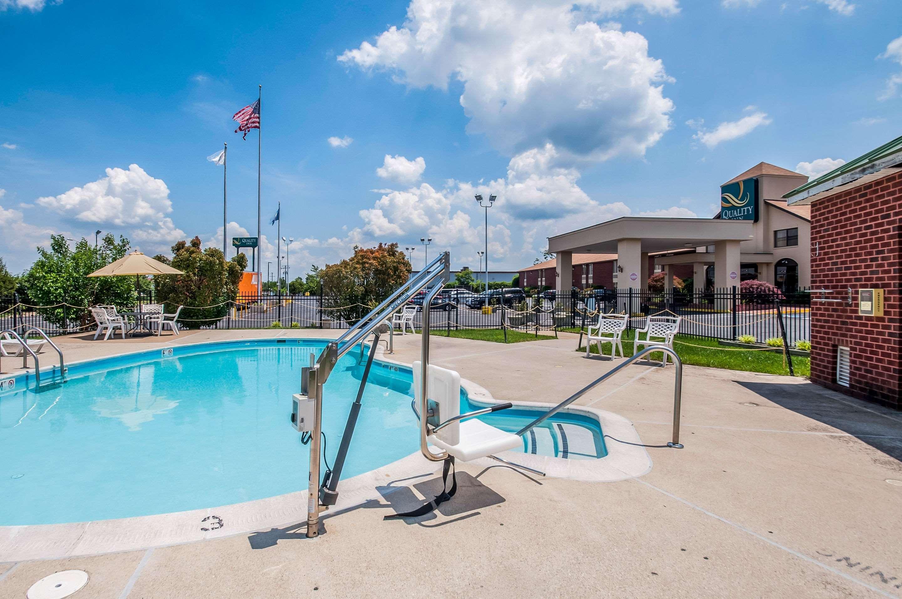 Quality Inn Near Potomac Mills Вудбридж Екстер'єр фото